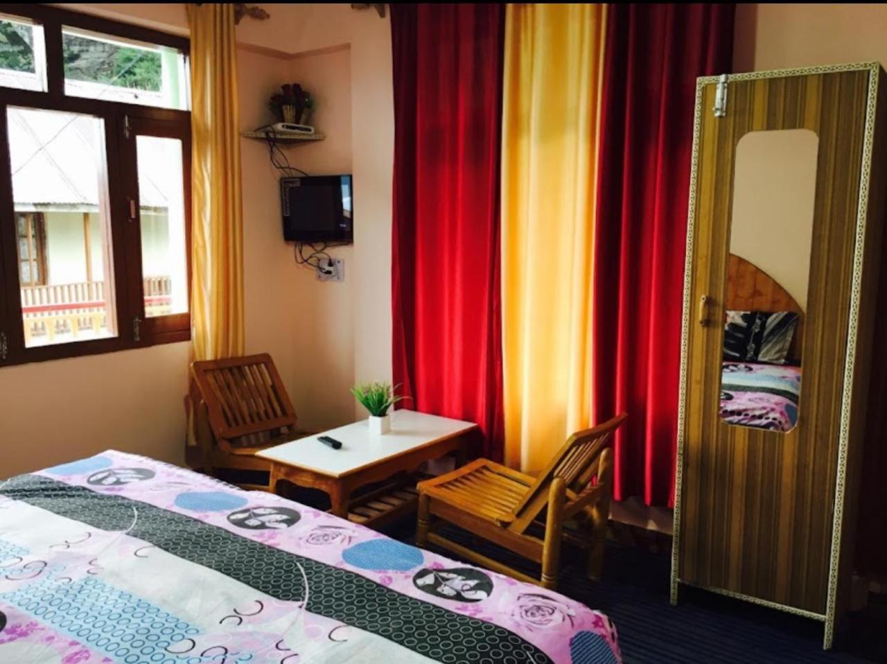 Manali Hills House Bed & Breakfast - Manali (Himachal Pradesh) — Photos 2