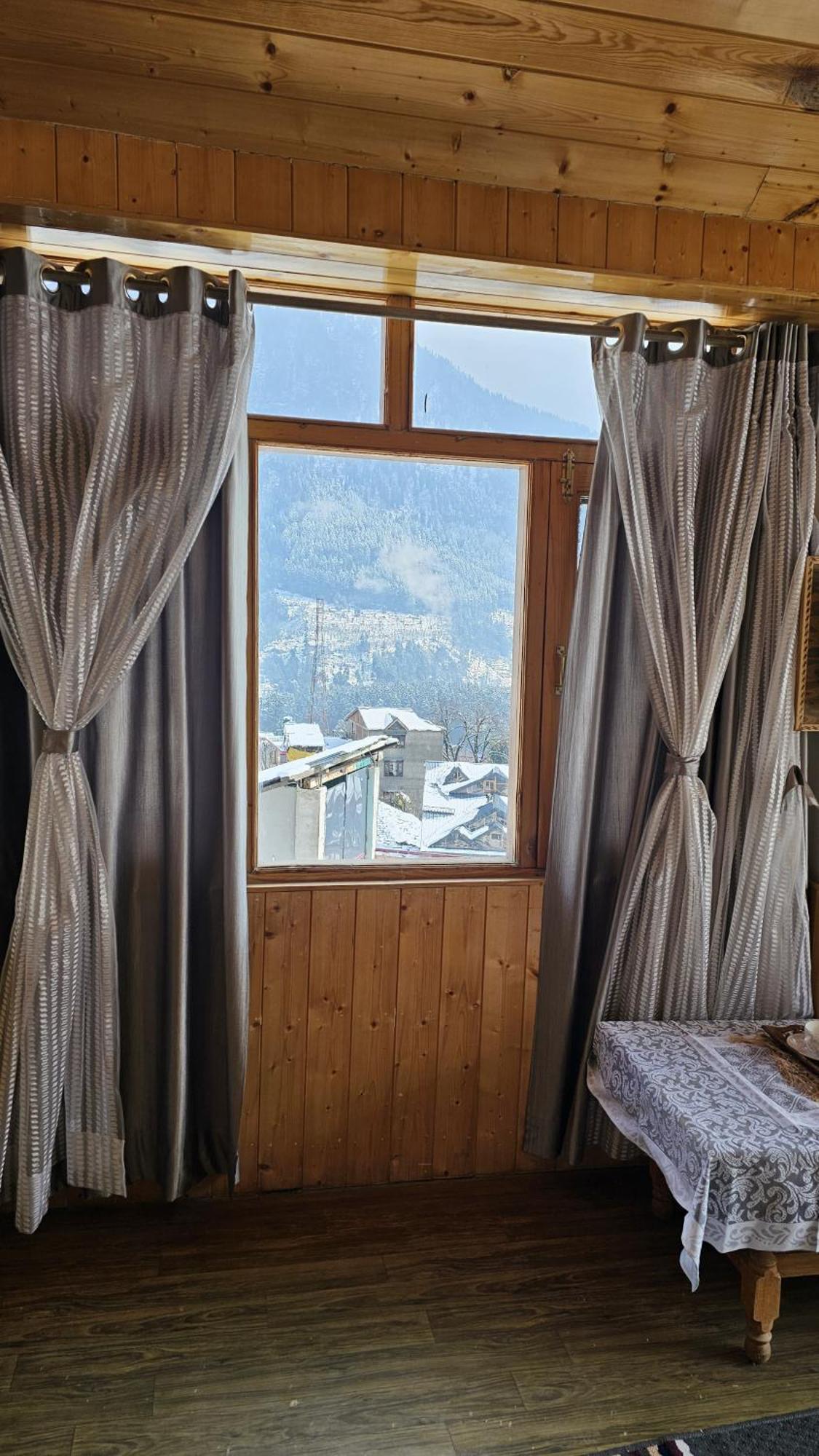 Manali Hills House Bed & Breakfast - Manali (Himachal Pradesh) — Photos 3